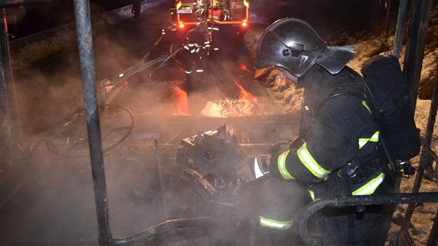 Hasii zasahující u linkového autobusu v Paceicích na Liberecku