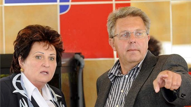 Televizní radní Helena Fibingerová a Jiří Baumruk. - Místopředsedkyně s Televizní radní Helena Fibingerová a Jiří Baumruk. - Místopředsedkyně s