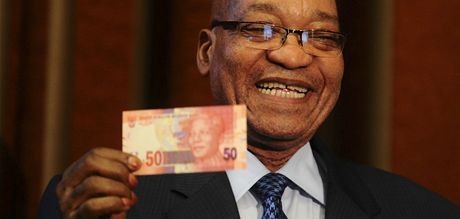 Prezident JAR Jacob Zuma padesátirandovou bankovku s podobiznou Nelsona