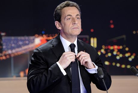 Francouzský prezident Nicolas Sarkozy oznámil kandidaturu na prezidenta.