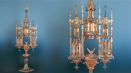 Vzácná Sedlecká monstrance z roku 1400. Pozlacený originál se do kutnohorské