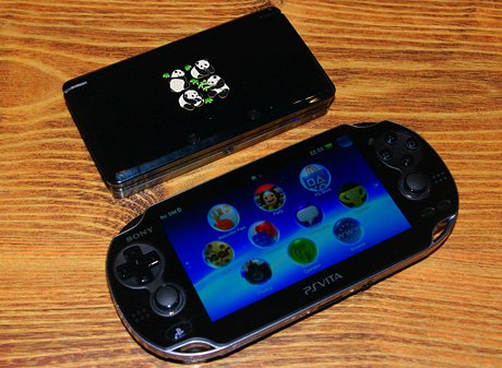 Dole PS Vita, nahoe zavené 3DS od Nintenda