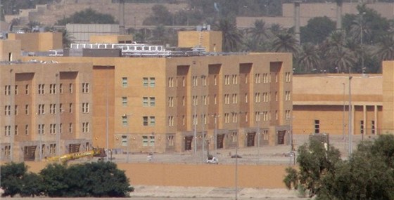 Pohled na komplex americké ambasády v Bagdádu pes eku Tigris