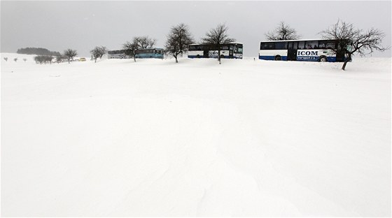 Uzavená silnice z Jihlavy na Tebí u Píseky. 