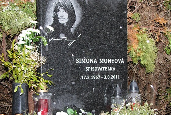 Brnnská novináka Jiina Veselá pracuje na knize o ivot a díle zavradné spisovatlky Simony Monyové. (Ilustraní snímek)