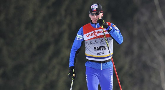AU! Bce na lyích Lukáe Bauera trápí ped domácím závodem SP v Novém Mst na Morav bolavá pata.