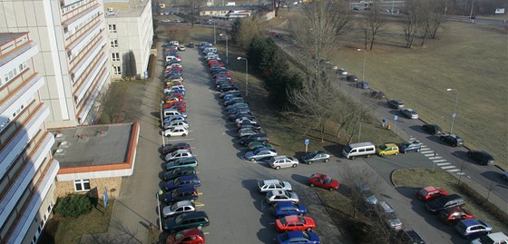 Parkování u Fakultní nemocnice v Hradci Králové