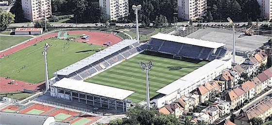 Stadion, který Uherské Hradit pronajímá za symbolickou ástku fotbalovému