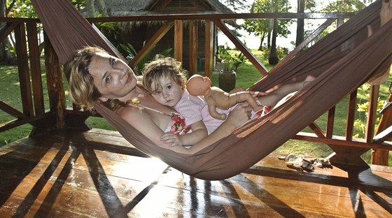 Tereza Kopov s dcerou Luisou v Thajsku (2012)