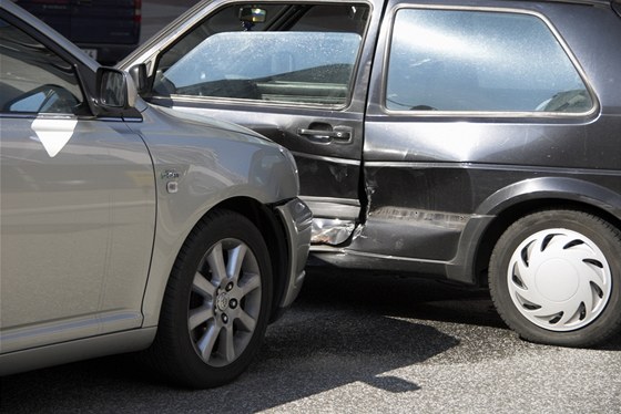 Pojiovna musí uhradit obvyklé náklady na opravu, která uvede vozidlo do stavu ped nehodou. Ilustraní snímek