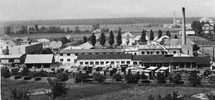 Areál firmy TON v Uherském Hraditi na snímku z 50. let