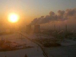 DUKOVANY 7:35 - Východ slunce nad elektrárnou v Dukovanech. Meteorologové u