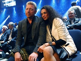 OSOBNOSTI MEZI DIVÁKY. Boxerský duel sledoval bývalý tenista Boris Becker s...