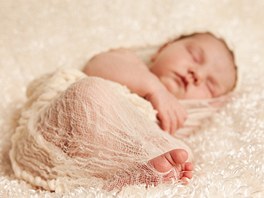 Dokonalý snímek spícího novorozence není dílem okamiku, trvá nkolik hodin.