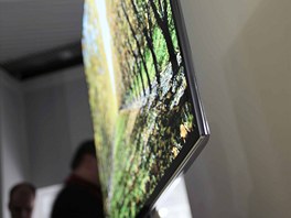 Super OLED televizor Samsung m tenk profil a obraz jako iv