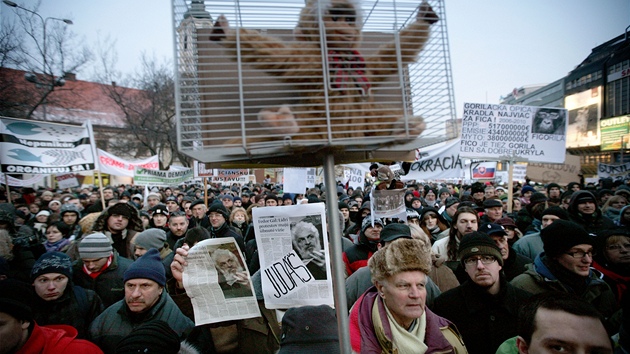 Protesty proti korupci v Bratislav (10. nora 2012)