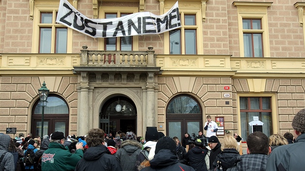 Protestní shromádní student plzeských práv.