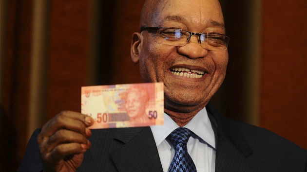 Prezident JAR Jacob Zuma padesátirandovou bankovku s podobiznou Nelsona