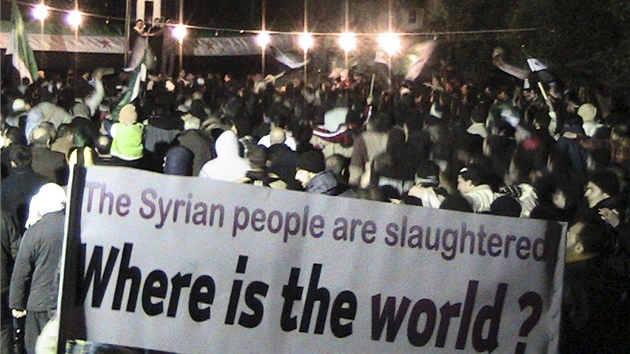 Protesty v syrskm mst Homs (10. nora 2012)