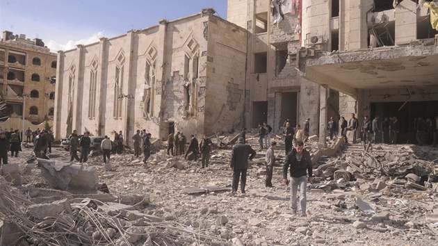 Syrské bezpenostní sloky kontrolují místo exploze ve mst Aleppo (10. února