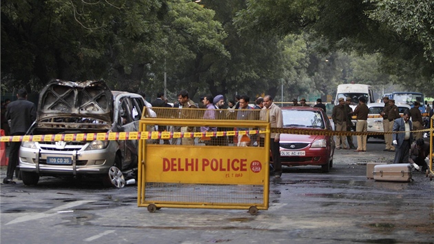 Indick policie vyetuje explozi izraelskho diplomatickho vozu v Dill (13. nora 2012)