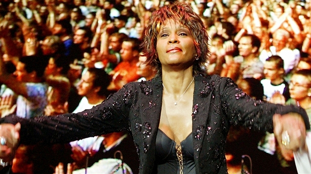 Whitney Houston pi vystoupen Soul Divas, kde zpvala spolu se svou sestenic Dionne Warwick a swing-jazzovou zpvakou Natalie Cole (Mnichov, 9. ervence 2004).