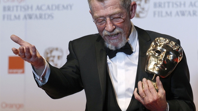 Britsk ceny BAFTA - herec John Hurt s cenou za celoivotn pnos (Londn, 12. nora 2012)