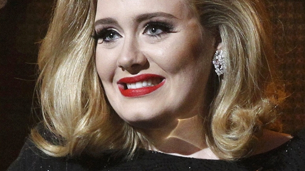 Grammy 2012 - Adele s Grammy za Nejlep popov slo vystoupen(Los Angeles, 12. nora 2012)