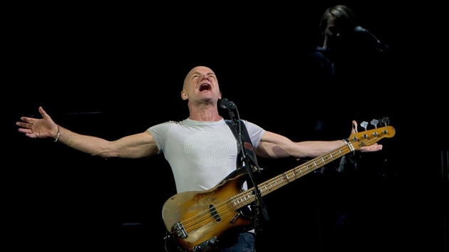 Sting během vystoupení ve Švédsku (únor 2012) Sting během vystoupení ve Švédsku (únor 2012)
