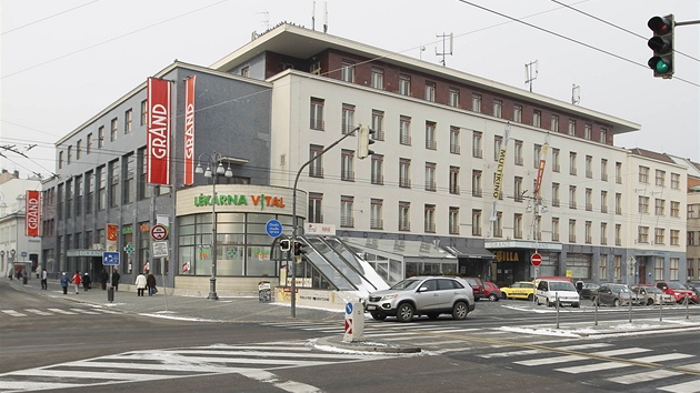 Nákupní centrum Grand, kdysi stejnojmenný hotel v Pardubicích, únor 2012