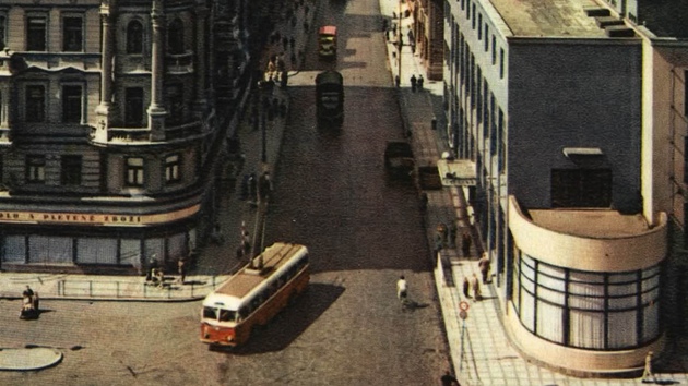 Vpravo hotel Grand v Pardubicích, 50. léta dvacátého století