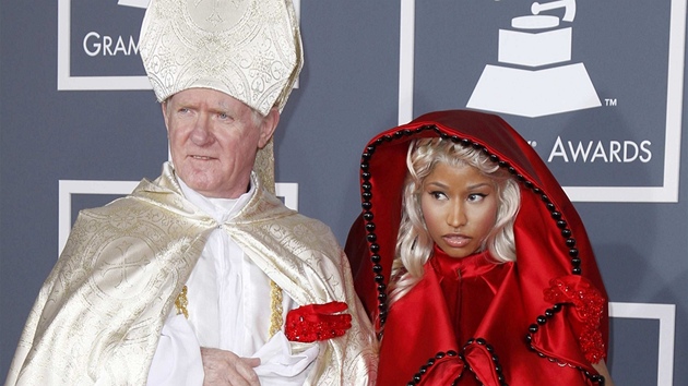 Nicki Minaj mla jako módní doplnk papee.