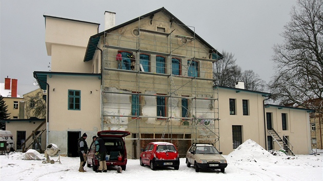 Bval pivovar v Chebu se mn. Bude tu prodejna paprnictv, kancelskch poteb a nbytku. Zbyde msto i na penzion a vtvarn atelir. 