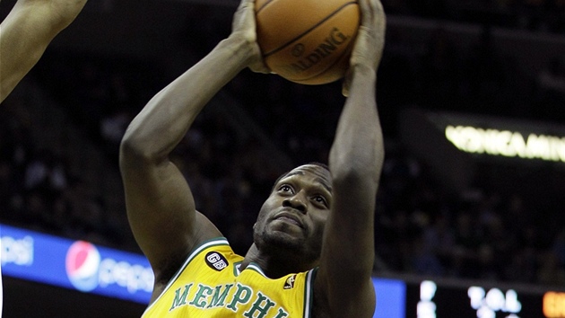 Jeremy Pargo z Memphisu stoupá ke koi Golden State.