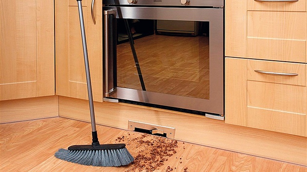Zajímavým doplkem pro úklid v kuchyni je podlahová trbina Vacpan umístná v...