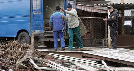 Stráníci se snaí sbrny kovorotu pravideln kontrolovat.