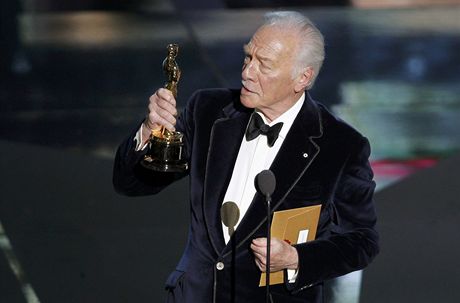 Christopher Plummer dosáhl vytouené mety za nejlepí muský herecký výkon ve vedlejí roli ve filmu Zaátky.