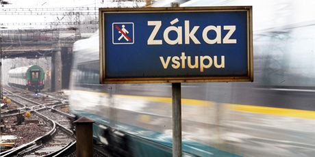 Ve stanici Ústí nad Orlicí msto srazil projídjící rychlík mue - ilustraní foto.