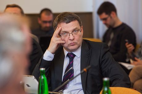 Lubomír Zaorálek (SSD) bhem zasedání bezpenostního výboru Snmovny. (21.