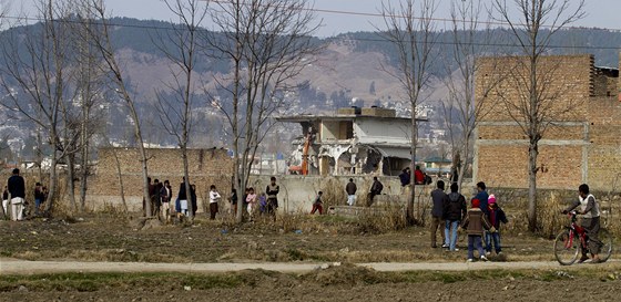 Vila Usámy bin Ládina bhem demolice