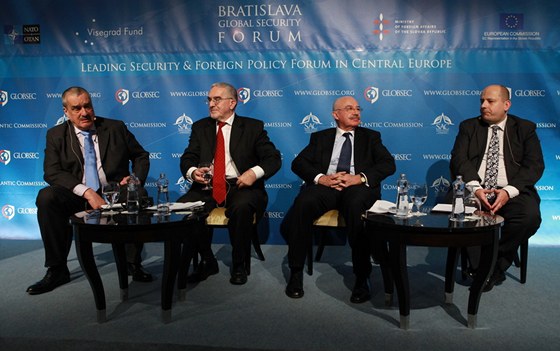 Mezi hosty loské mezinárodní bezpenostní konference v Bratislav patil i éf