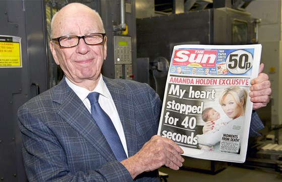 Generální editel vydavatelství News Corporation Rupert Murdoch drí první...