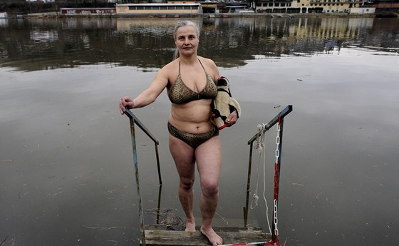Plavkyn Albta Pourová pokoila vlastní tyicetiminutový rekord. 