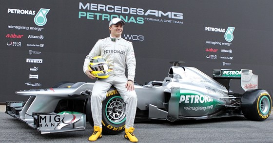 VE LUTÝCH TENISKÁCH. Nico Rosberg ped startem sezony 2012 s novým monodelem