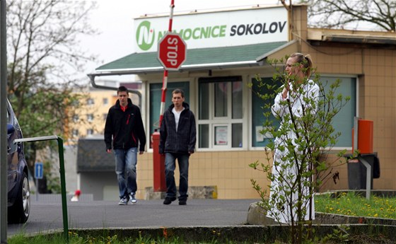 Spor o da mez Karlovarskou krajskou nemocnicí a nájemcem pitálu v Sokolov vyeí a soud. (Ilustraní snímek)