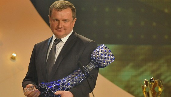 Pavel Vrba s cenou pro nejlepího eského fotbalového trenéra za rok 2011.