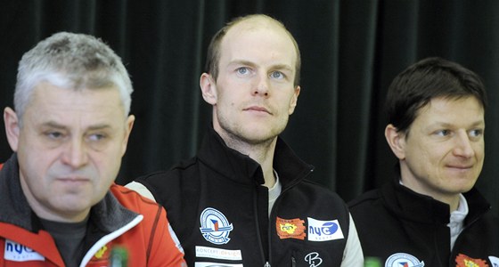 Trenér eské reprezentace Ludk ablatura (vlevo) a závodníci Tomá Slavík