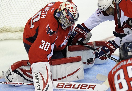 TO CHYTÍM! Michal Neuvirth, branká hokejist Washingtonu, maí anci soupee.