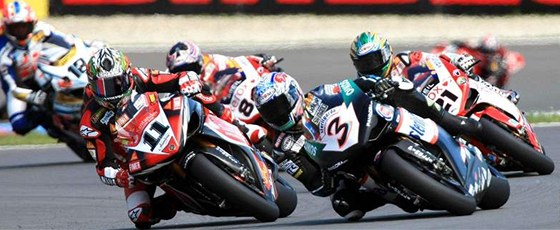 Superbike v Brn 2008. Biaggi, Bayliss, Corser