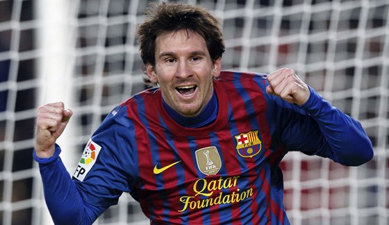 TYI ZÁSAHY. Barcelonský útoník Lionel Messi oslavuje jeden ze svých ty